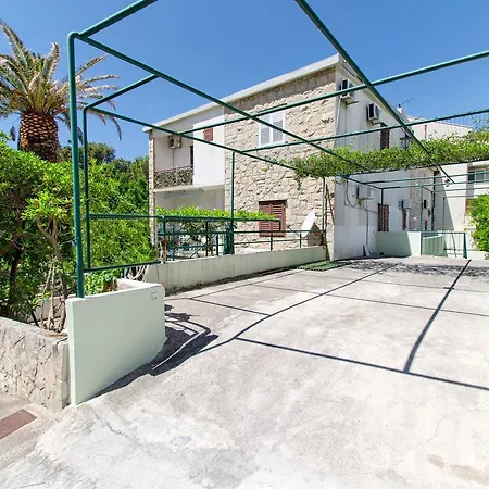 Lidija Apartment *